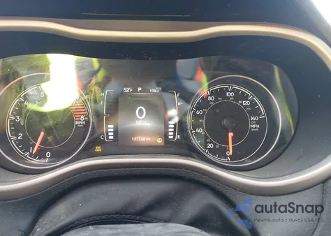 2017 Jeep Cherokee Latitude 4X4 z USA, uszkodzony, nr VIN 1C4PJMCS4HW587957